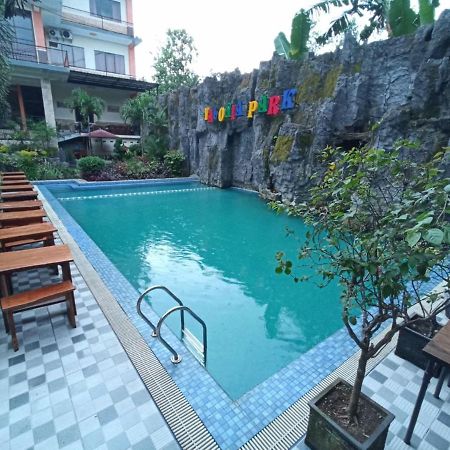 Grand Valonia Otel Jembel Dış mekan fotoğraf