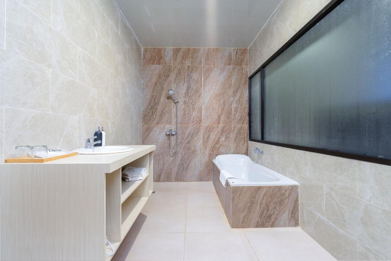 Grand Valonia Otel Jembel Dış mekan fotoğraf