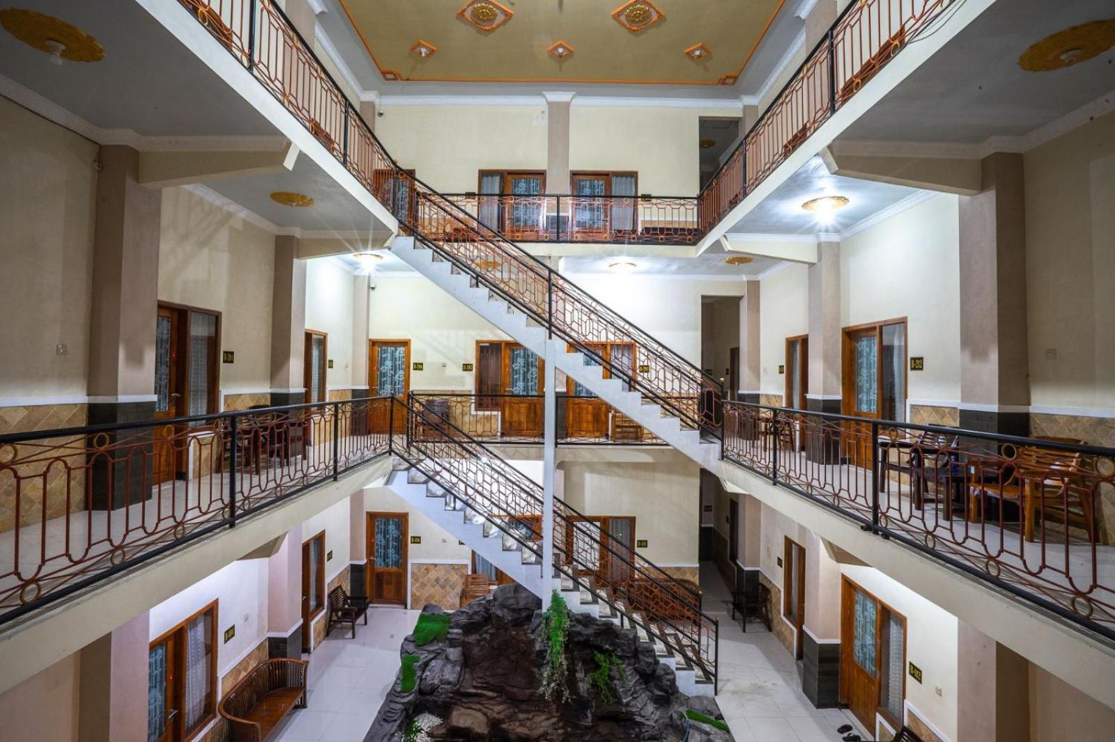 Grand Valonia Otel Jembel Dış mekan fotoğraf
